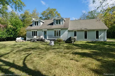 10350 Dartmouth Rd, Clarkston, MI 48348