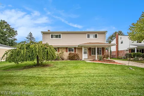 50072 Vinecrest Ln, Chesterfield, MI 48047