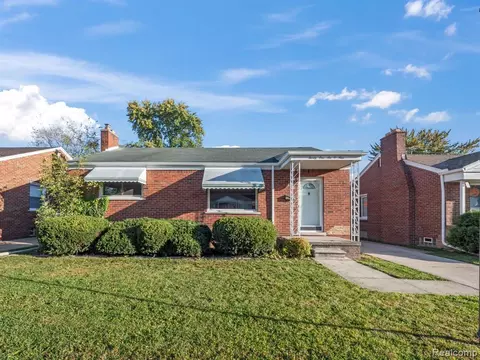 21609 Sunnyside St, Saint Clair Shores, MI 48080