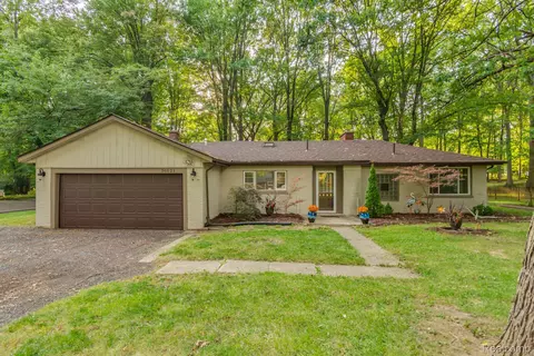 30521 Balewood St, Southfield, MI 48076