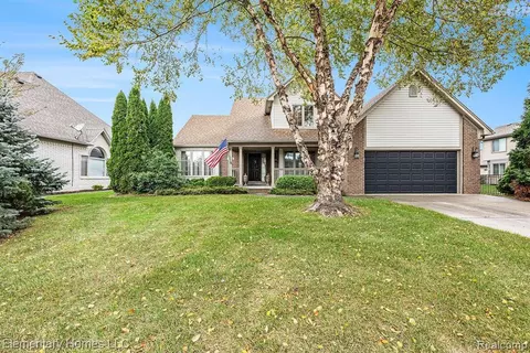 27815 Lauren St S, Harrison Township, MI 48045