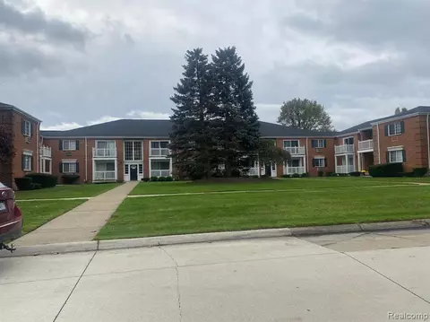 2425 A Torquay Ave, Royal Oak, MI 48073