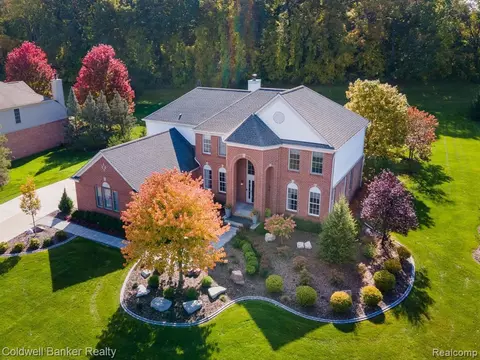 3601 Park Meadow Dr, Lake Orion, MI 48362