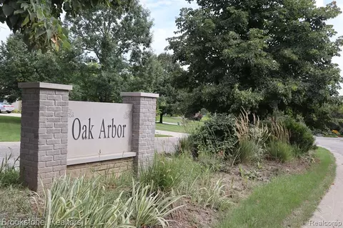 4717 Applewood Ct, Rochester, MI 48306