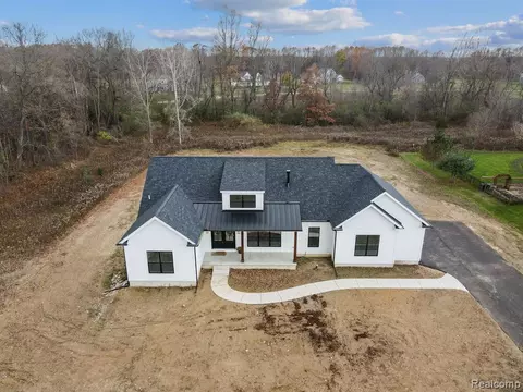 5279 Birch Rd, Davisburg, MI 48350
