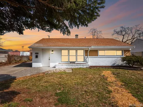 25756 Miracle Dr, Madison Heights, MI 48071