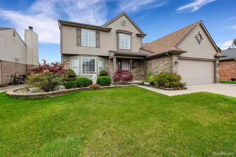 22894 Sherry Dr, Brownstown, MI 48134