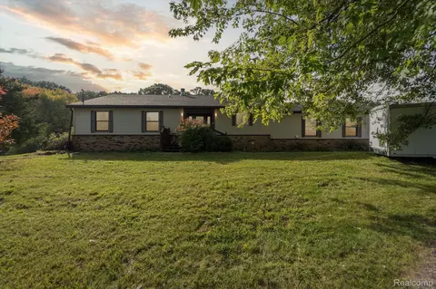 2090 Primrose Ln, Rose, MI 48430