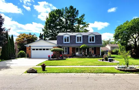 17505 Mcnamara Dr, Livonia, MI 48152