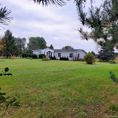 3174 Oak Grove Rd, North Branch, MI 48461