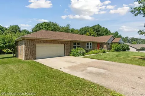 6799 Country Lane Dr, Davisburg, MI 48350