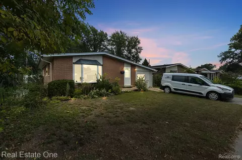 481 Darwin St, Westland, MI 48186