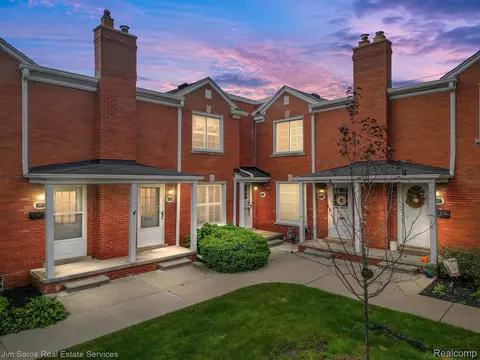 93 Saint Clair St #6, Grosse Pointe, MI 48230