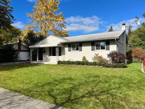 425 Hill St, Rochester, MI 48307