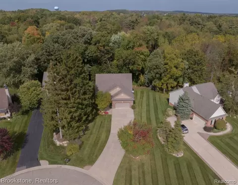7172 Elderwood Cir, Clarkston, MI 48346
