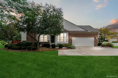 39443 Edgewater Dr, Northville, MI 48168