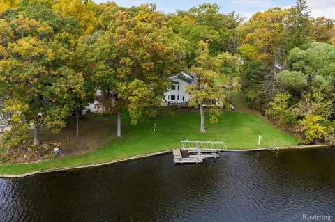 11965 Westshore Dr, Putnam, MI 48169