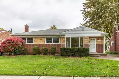 8912 Denne St, Livonia, MI 48150