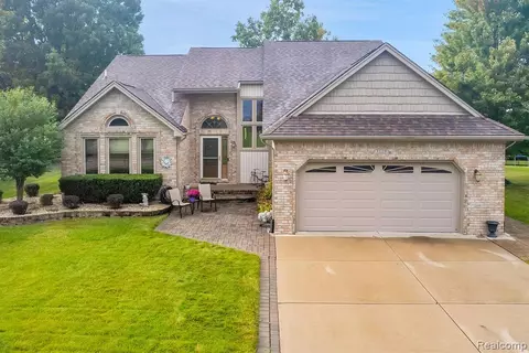 31119 Broderick Dr, Chesterfield, MI 48051