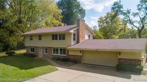 4141 S Baldwin Rd, Lake Orion, MI 48359