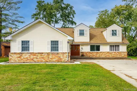 2376 Browning Dr, Orion, MI 48360