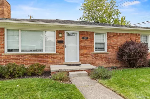 9335 Woodring St, Livonia, MI 48150