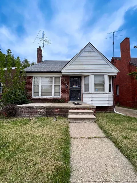8841 Whitcomb St, Detroit, MI 48228