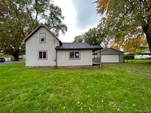 903 Clinton St, Algonac, MI 48001 photo 1