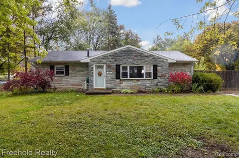 3211 Viking St, Lansing, MI 48911