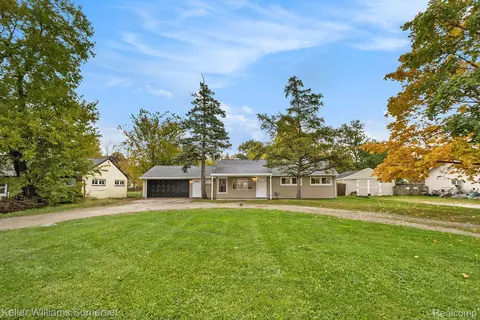 37642 S Groesbeck, Clinton Township, MI 48036