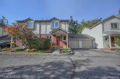 99 Walnut Blvd #4, Rochester, MI 48307