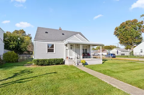 6712 Pelham Rd, Taylor, MI 48180