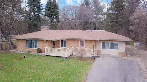 8075 Davison Rd, Davison, MI 48423