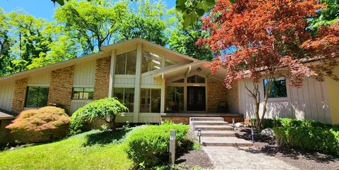 4170 Echo Rd, Bloomfield Township, MI 48302