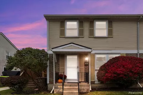 22 Greenwoode Ln, Pontiac, MI 48340