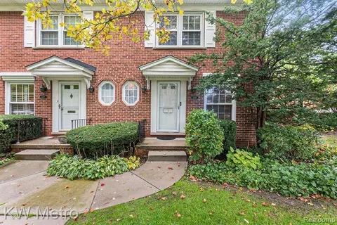 2320 W 13 Mile Rd, Royal Oak, MI 48073
