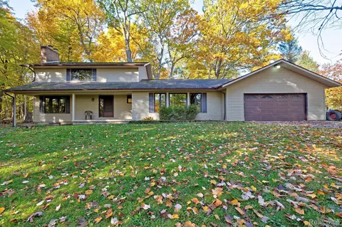1925 Liberty Ln, Brandon, MI 48462