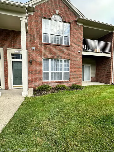 51799 Adler Park Dr W, Chesterfield, MI 48051