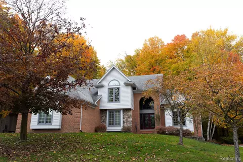 27190 Pembridge Ln, Farmington Hills, MI 48331