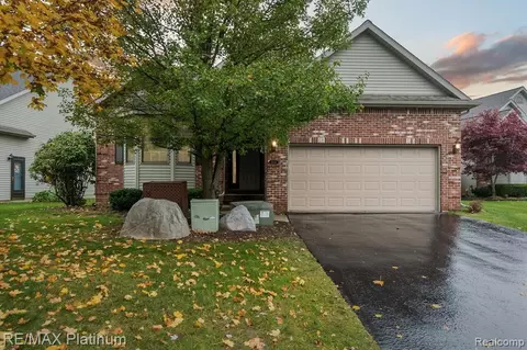 6436 Woodburne, Grand Blanc, MI 48439