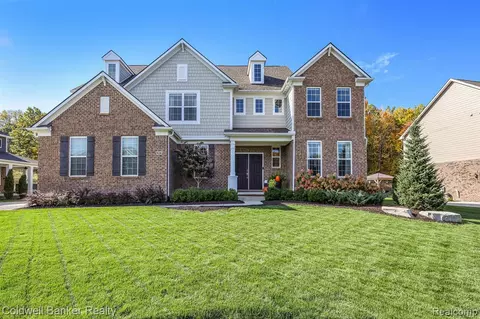 928 Longspur Blvd, Lake Orion, MI 48360