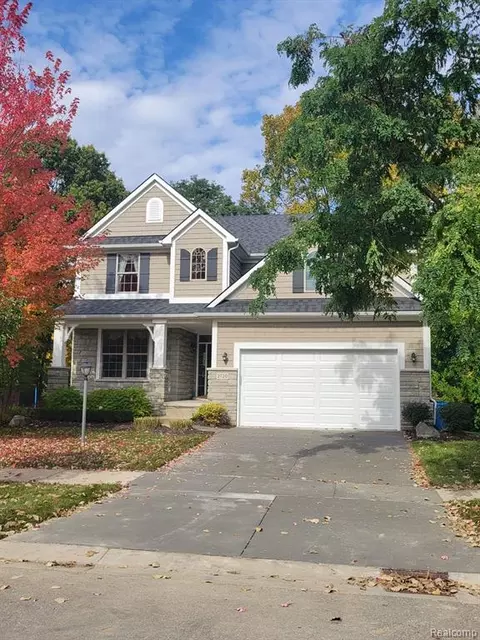 2720 Trillium Hills Dr, Commerce Twp, MI 48382