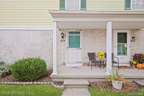 24648 Spring Ln, Harrison Township, MI 48045