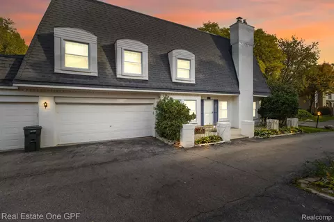 22021 Shore Pointe Ln, Saint Clair Shores, MI 48080
