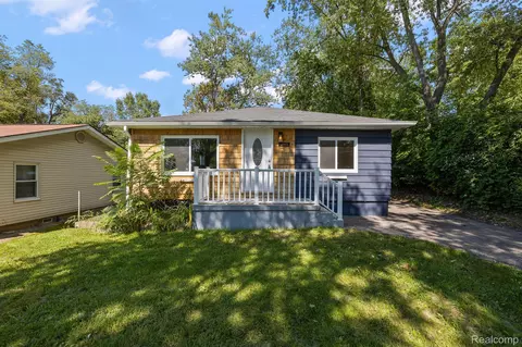 2061 Galloway St, Auburn Hills, MI 48326