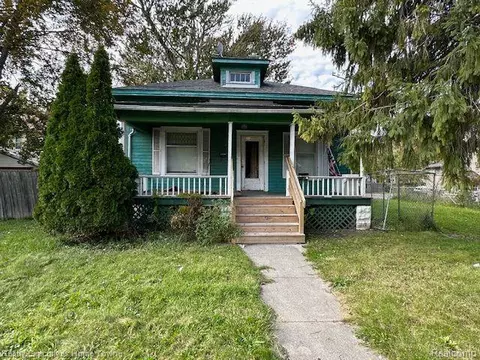 1019 10th St, Port Huron, MI 48060