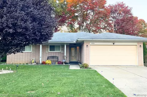 44626 Lake Crest Dr, Belleville, MI 48111