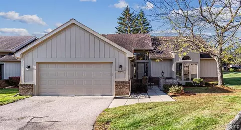 37900 N Laurel Park Dr, Livonia, MI 48152