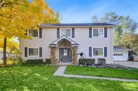 8208 Wiloray Ave, Shelby Township, MI 48317