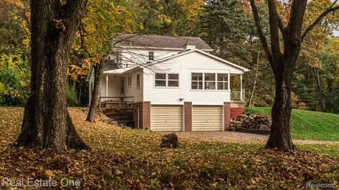 2300 Old Plank Rd, Milford, MI 48381